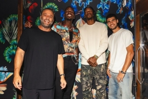 妻子为博格巴办生日派对，吉米-巴特勒、阿尔卡拉斯等人出席